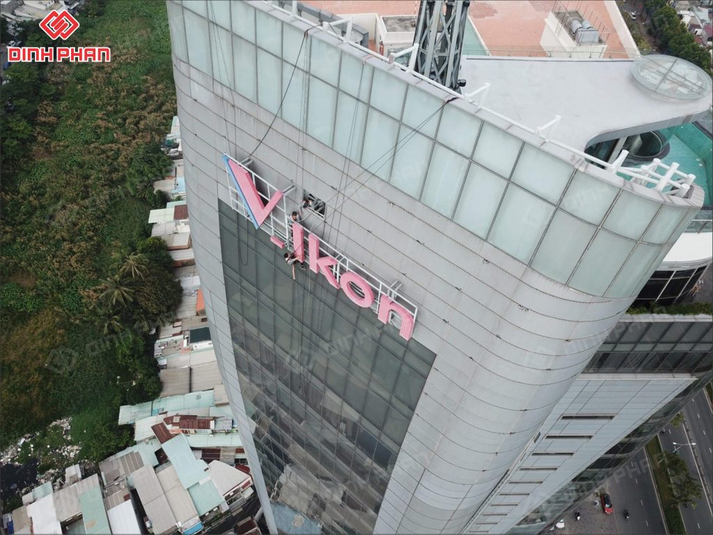 thi cong bang hieu Whiskycognac Tower