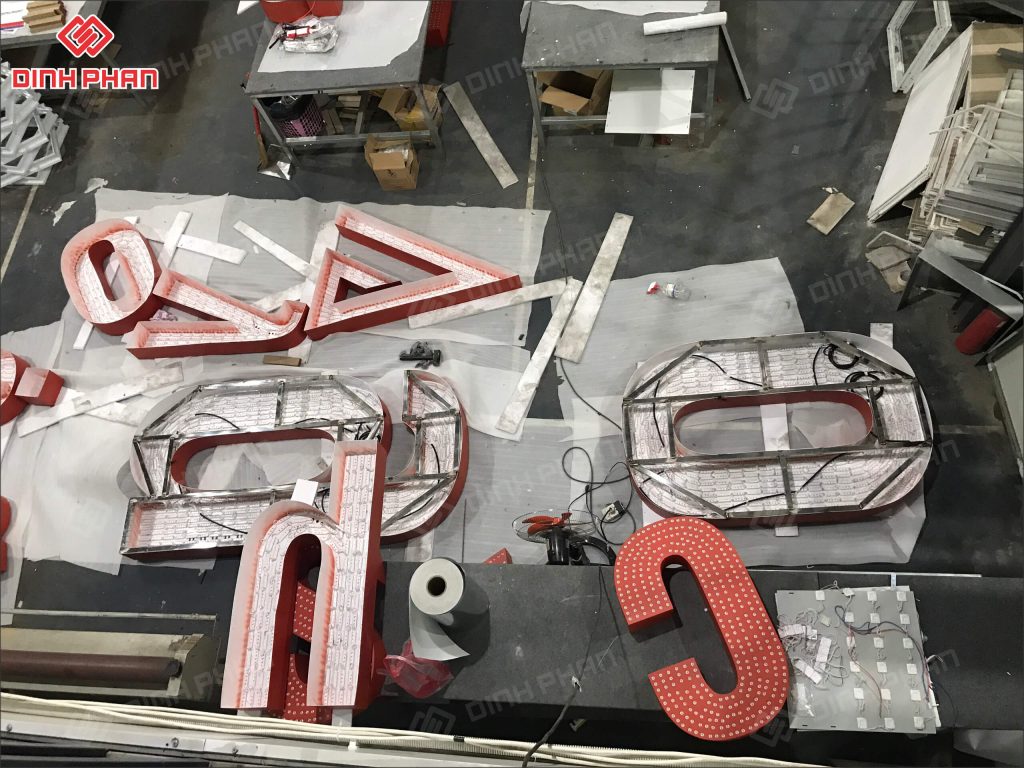 gia cong chu noi quang cao