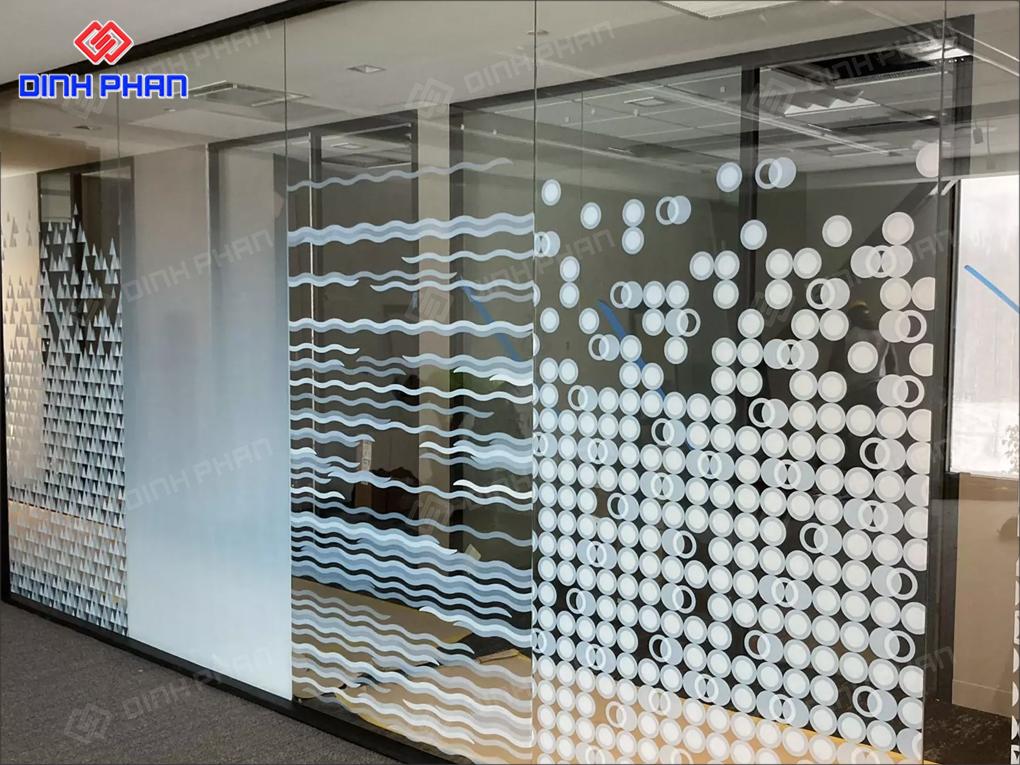 in uv lên kính vách ngăn in uv len kinh vach ngan