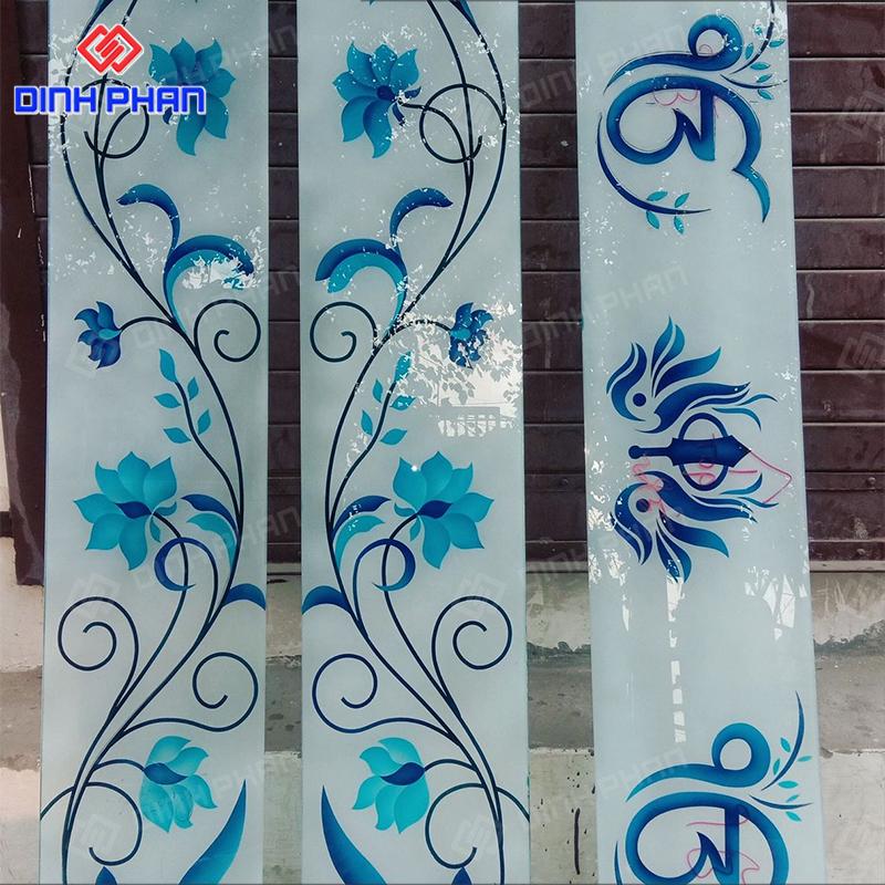 sản phẩm in uv kính sắc nét