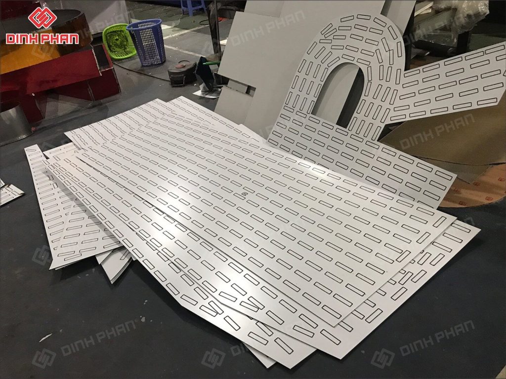 thi công bảng hiệu SunWorld (10)