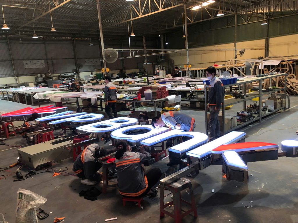 thi cong bang hieu VPBank (13)