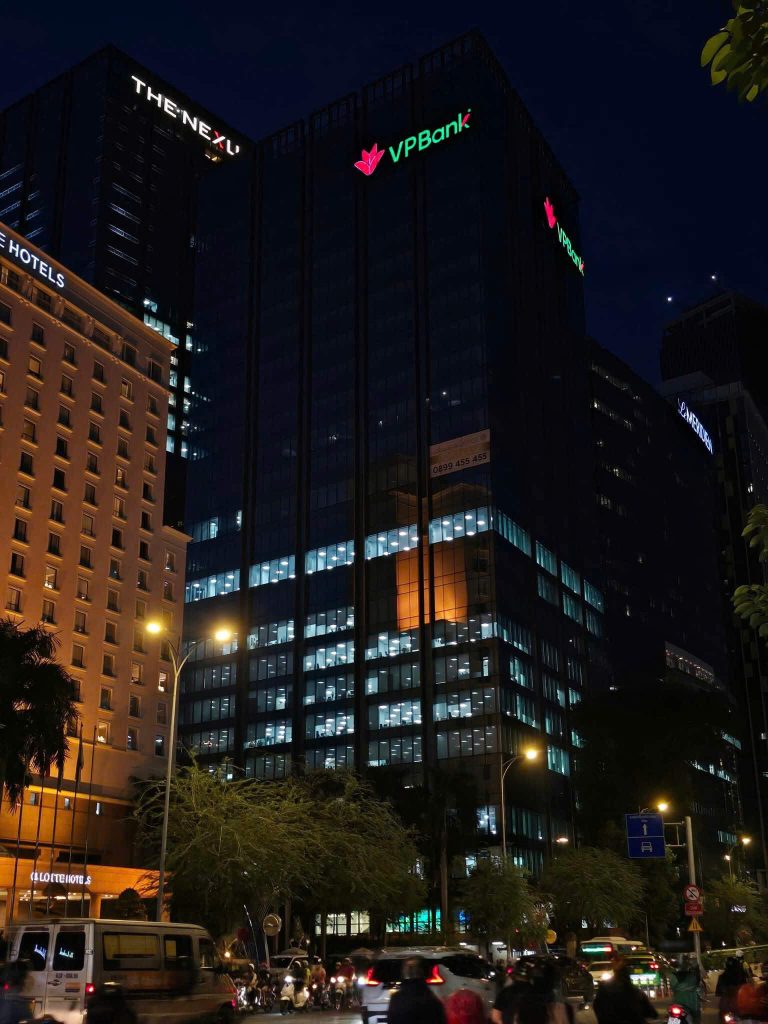 thi cong bang hieu VPBank (8)